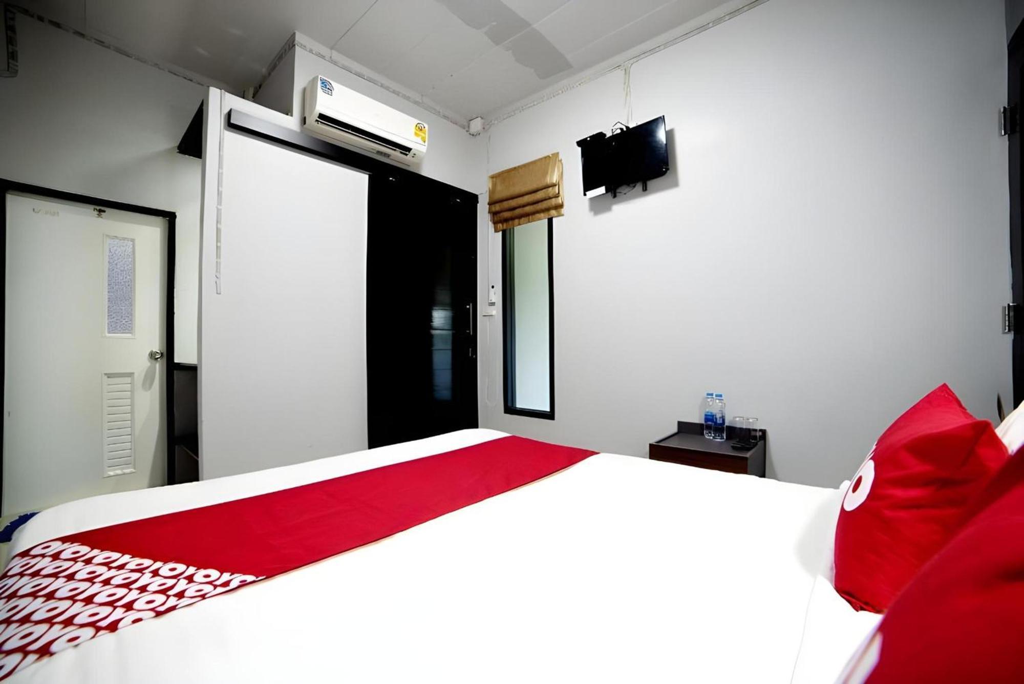 Oyo 465 Krung Kao Traveller Lodge Phra Nakhon Si Ayutthaya Exteriör bild