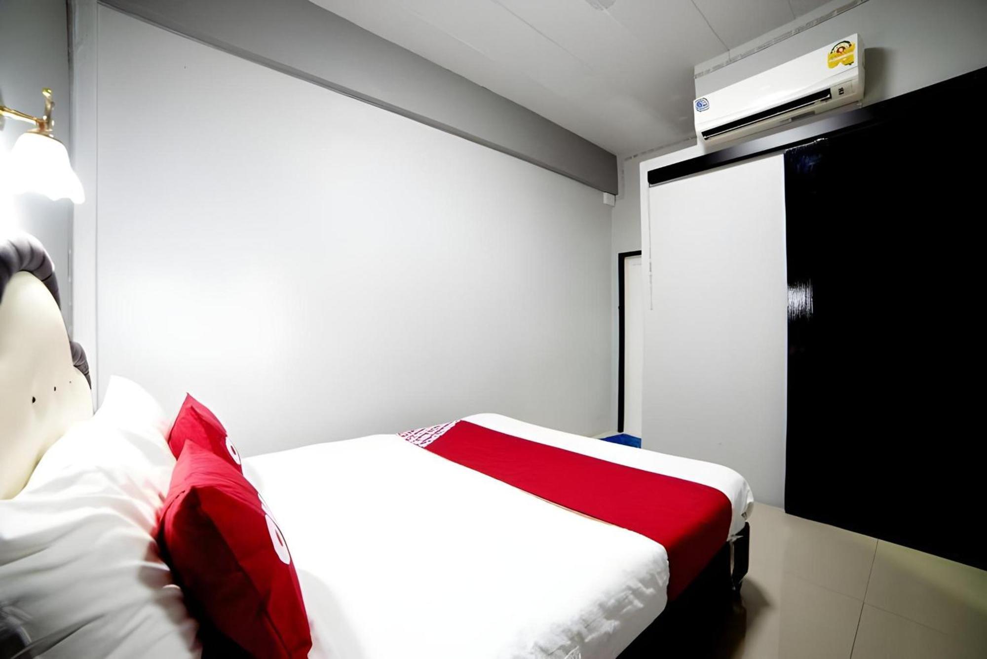 Oyo 465 Krung Kao Traveller Lodge Phra Nakhon Si Ayutthaya Exteriör bild